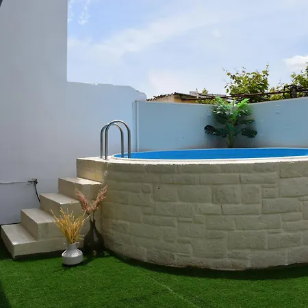 Elizabeth Cozy Close To The Chania (Crete)