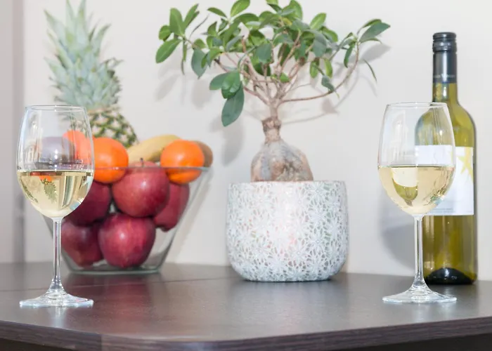 Elizabeth Cozy Close To The * Ханья