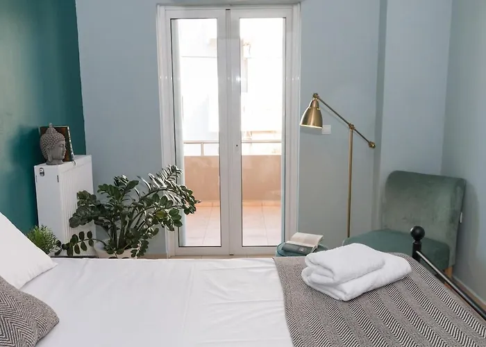 Elizabeth Cozy Close To The Ханья